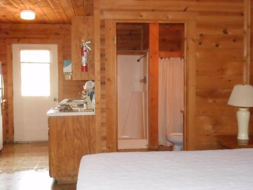 Bay Landing Camping Resort Deluxe Cabin 28
