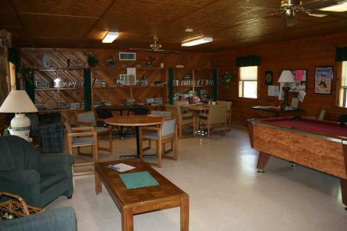 Bay Landing Camping Resort Deluxe Cabin 28