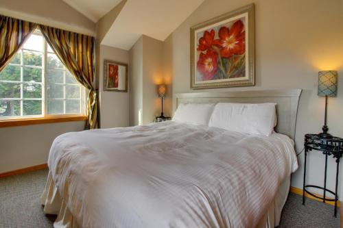 Beaches Inn | Orca Bay Townhouse