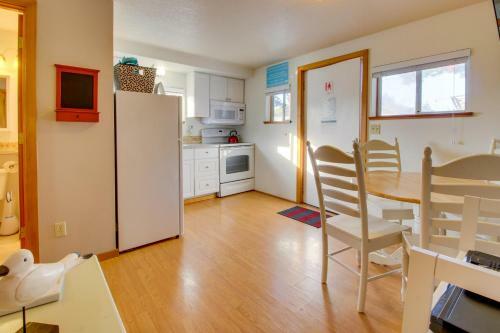 Beaches Inn | Captains Cove Cottage 9