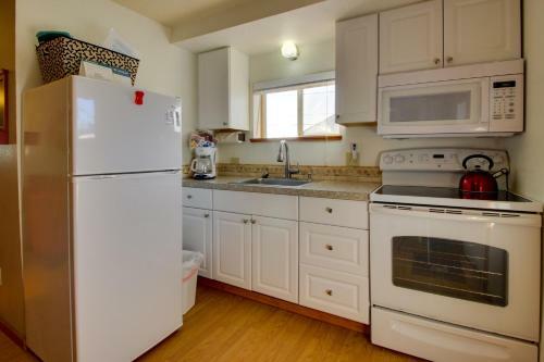 Beaches Inn | Captains Cove Cottage 9