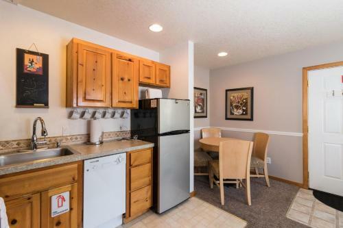 Beaches Inn | Puffins Place Cabana