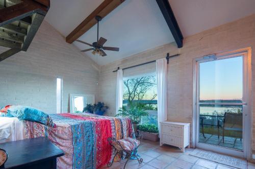 Hacienda Lake Lodge Home