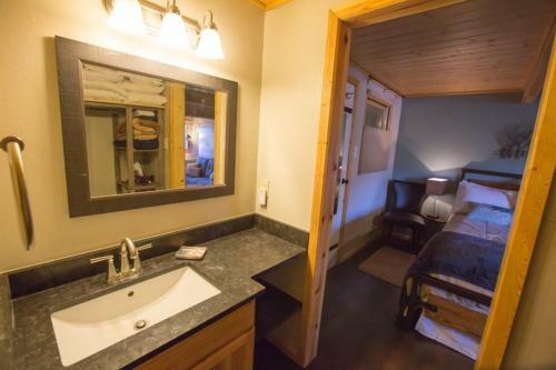 Brettelberg Slopeside Condos F8
