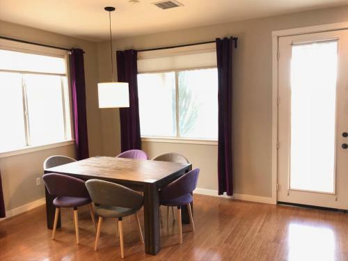 Gorgeous 3 Bedroom Home With Pool