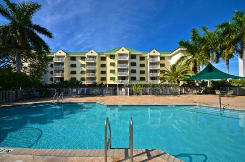 Sunrise Suites Big Kahuna Suite #202