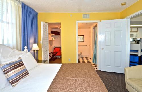 Sunrise Suites Big Kahuna Suite #202