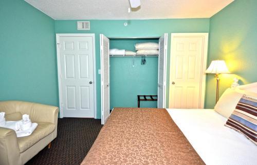 Sunrise Suites Big Kahuna Suite #202