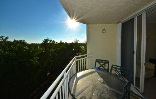 Sunrise Suites Big Kahuna Suite #202