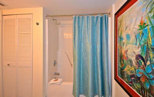 Sunrise Suites Big Kahuna Suite #202