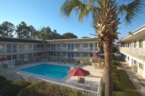 Motel 6 Charleston North
