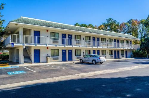 Motel 6 Charleston North