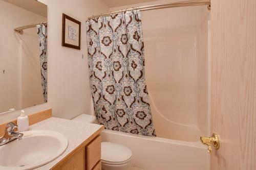 Park Pointe: Chardonnay Chalet (b101)