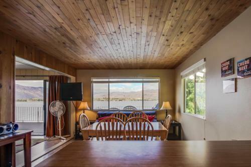 Sunnyside Lake House