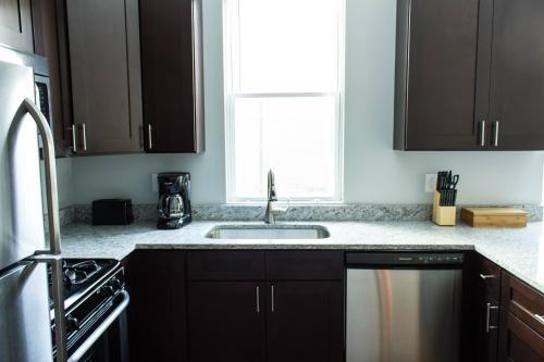 Apartamento Three-bedroom On W Barry Avenue Apt 2f