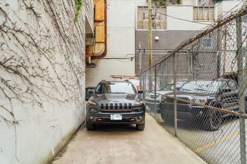 Safe Spacious Mansion In???downtown