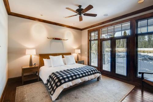 Little Lake Lodge