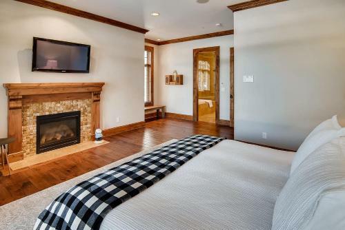 Little Lake Lodge