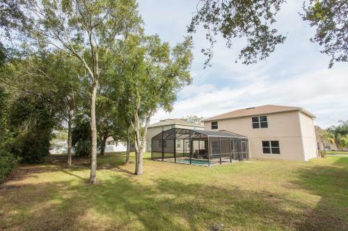 Modern 4 Bedroom House With Swimming Pool