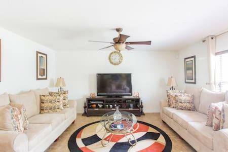 Modern 4 Bedroom House With Swimming Pool