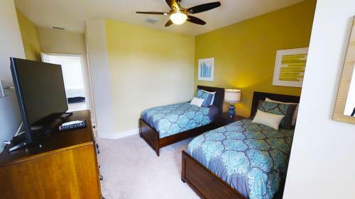Three-bedroom Townhome With Private Pool (1631)
