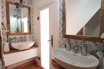 Alfama River Apartments