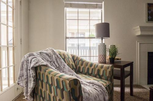 Apartamento Explore Dallas Near Turtle Creek & Trail | Parking