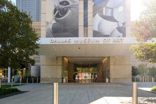 Apartamento Explore Dallas Near Turtle Creek & Trail | Parking