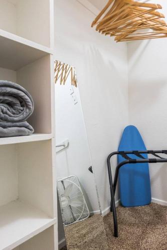 Apartamento Explore Dallas Near Turtle Creek & Trail | Parking