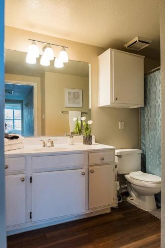 Apartamento Bold + Trendy | Parking | 1 Mi From Uptown @ 2br