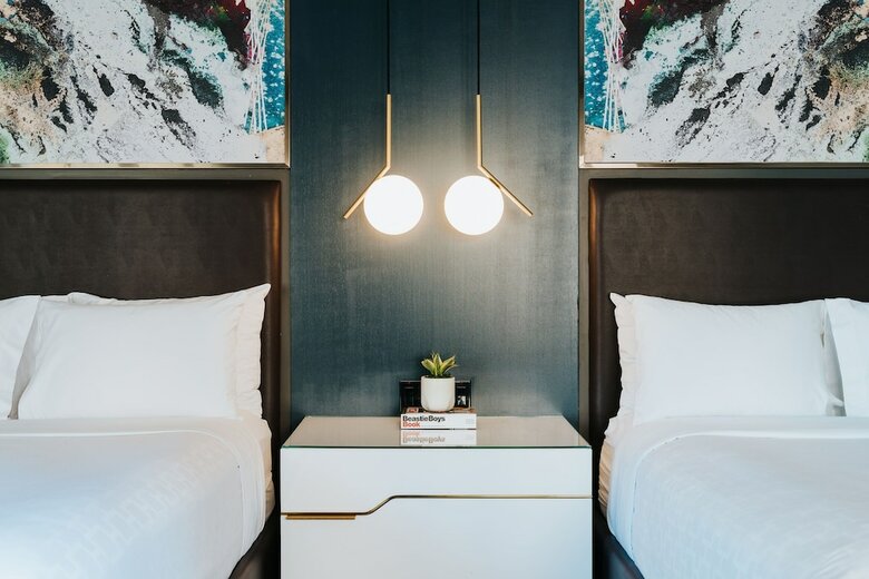 Cambria Hotel Downtown Dallas