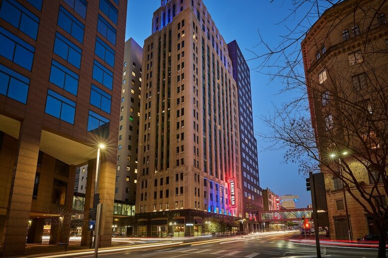 Cambria Hotel Downtown Dallas