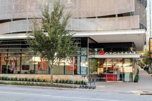 Apartamento ? Of Design Dist | Balcony | 1 Mi From AA Center