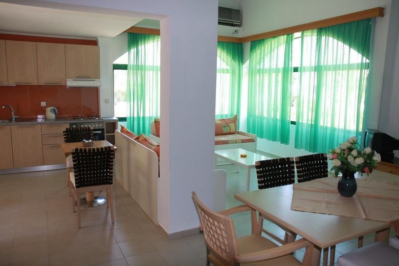 Apartamentos Govino Bay Resort