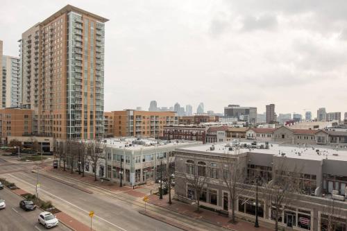 Apartamento Stay Above It All @ Views + Balcony + Shopping 1br