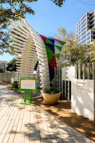 Apartamento Stay Above It All @ Views + Balcony + Shopping 1br