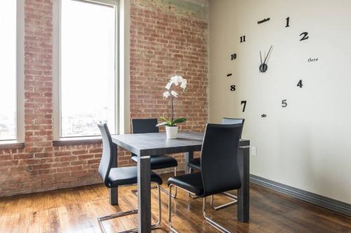 Apartamento Modern Industrial | Historic 1br @ Prime Location