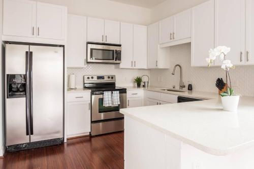 Apartamento Chic Central Uptown Loft 1br @ Shopping + Dining