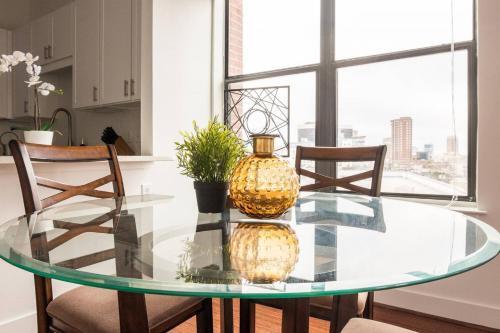 Apartamento Chic Central Uptown Loft 1br @ Shopping + Dining