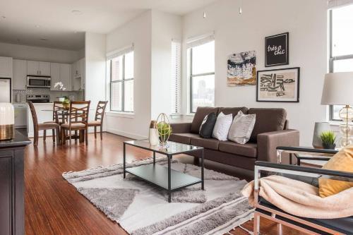 Apartamento Chic Central Uptown Loft 1br @ Shopping + Dining