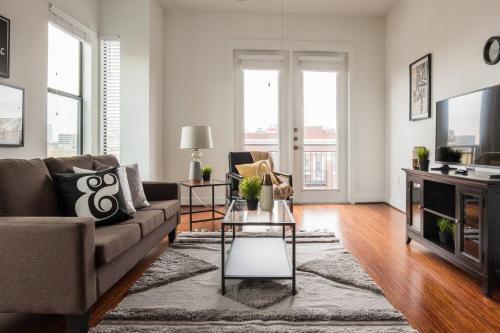 Apartamento Chic Central Uptown Loft 1br @ Shopping + Dining