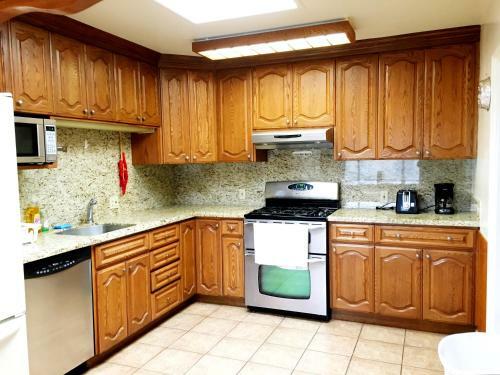 Private Unit / Private Bathroom Near Bart & Sf