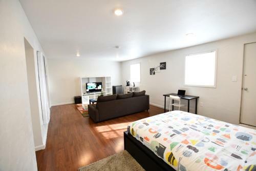 Private Unit / Private Bathroom Near Bart & Sf