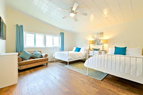 Dp-338 - Hillside Getaway Two-bedroom Holiday Home