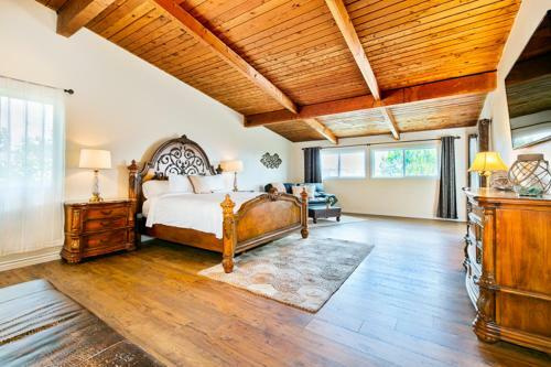 Dp-338 - Hillside Getaway Two-bedroom Holiday Home