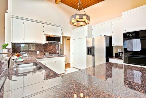 Dp-338 - Hillside Getaway Two-bedroom Holiday Home