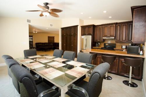 Minutes To Beach & Casino Spacious 4br Home Heated Pool