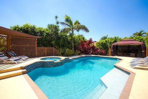 Minutes To Beach & Casino Spacious 4br Home Heated Pool