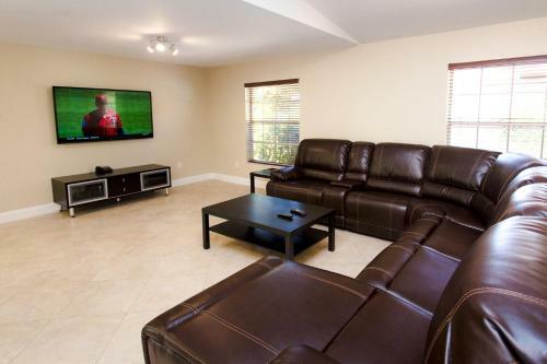 Minutes To Beach & Casino Spacious 4br Home Heated Pool