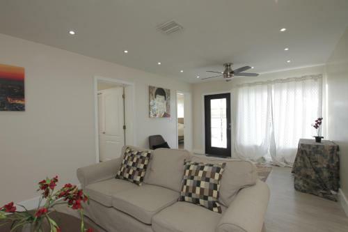 Luxury Tropical Home Near To Beach